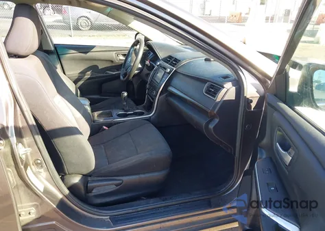 2015 Toyota Camry Le z USA, uszkodzony, nr VIN 4T4BF1FK4FR494856